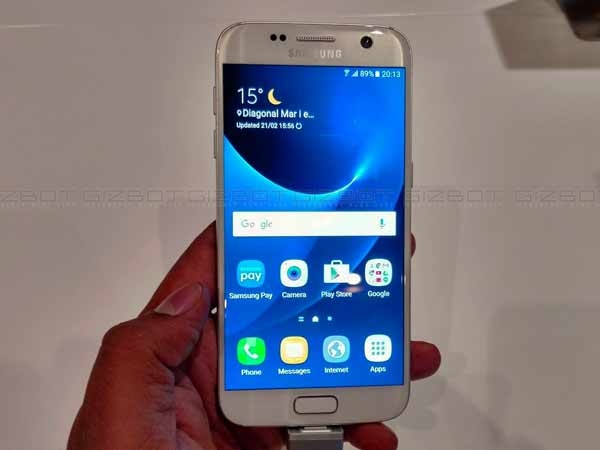 ભારતમાં સેમસંગ ગેલેક્ષી S7, S7 એજ, એન્ડ્રોઇડ નોગૅટ અપડેટ ચાલુ ભારતમાં સેમસંગ ગેલેક્ષી S7, S7 એજ, એન્ડ્રોઇડ નોગૅટ અપડેટ ચાલુ