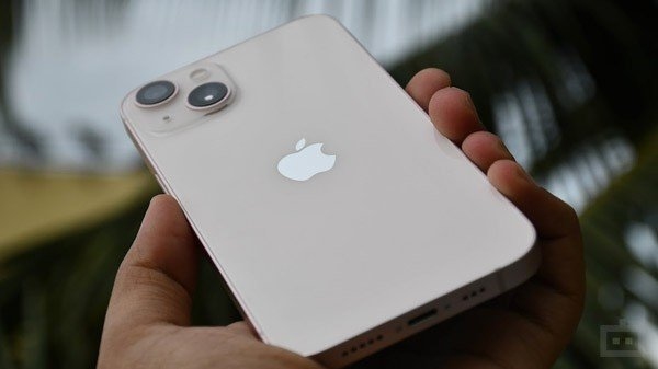 Apple iPhone 13